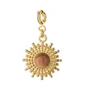 Goldener Edelstahl-Sonnenanhänger mit glitzerndem braunem Naturstein-Inlay im Zentrum - Spring Clasp Style / Orangebraun (Goldfluss)