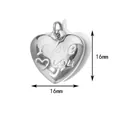 Primer plano de un colgante corazón de 16mm grabado con 'I Love You' en acabado plata. - Corazón Grabado ILOVEYOU / Anillo liso / Plateado