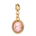 Pendentif vintage ovale en acier doré avec pierre rose naturelle et fermoir à ressort. - Style Ovale à Ressort / Rose Texturé