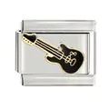 Vue macro d'un maillon de charme italien en acier avec un design de guitare noir et or - Guitare Électrique (CYM-027)