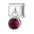 Primo piano di una maglia per bracciale italiano con pendente tondo in gemma viola brillante. - Febbraio (Ametista)
