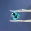 Pierre précieuse synthétique Paraiba bleu-vert éclatant à facettes carrées en gros plan - Asscher Cut / 6mm environ 1,45ct