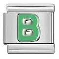 Primo piano della lettera B verde su un modulo di fascino italiano in acciaio inossidabile. - Lettera B