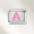 Dettaglio ravvicinato di charm italiano in acciaio inossidabile con lettera A smaltata rosa - Lettera Rosa (A) / Argento Con Lettera Rosa