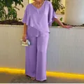 Elegante conjunto de dos piezas lavanda con top asimétrico con cuello en V y pantalón ancho - Púrpura
