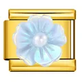Gouden roestvrijstalen Italiaanse charm armband link met een 3D parelmoer bloemmotief - Gouden Basis Iritserende Vijfbladsbloem Met Kunstparel Stijl (ICJ997-2)