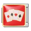 Gros plan du charm modulaire italien avec motif de cartes de poker sur fond rouge - Quatre Cartes À Jouer (ICJ1649)