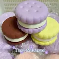 Zachte macaron squishy speeltjes in paars, geel en bruin voor stressverlichting - 9*9*6cm / Taro Macaron