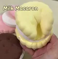 Zachte gele macaron squishy toy met langzaam hersteleffect voor dagelijkse ontspanning - 9*9*6cm / Melk Macaron