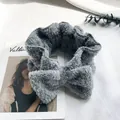 Fascia per capelli grigia con fiocco in peluche per skincare e trucco - Stile Fiocco Grande / Grigio