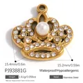 Colgante de corona en acero inoxidable dorado con perla de imitación y piedras cristal - Estilo Perla Corona (PJ93881G) / 15.4x15.2mm