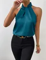Elegante top in raso blu ottanio con scollo all'americana e finitura effetto seta - Verde malachite