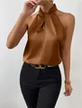 Elegante top da donna in raso marrone con scollo all'americana e finitura simile alla seta - Marrone scuro