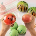 Mano che spreme realistiche palline antistress alla pesca e anguria per relax totale - Anguria con Perle d'Acqua / 1 Pezzo