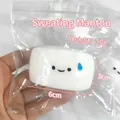 Vista dettagliata di uno squishy panino al vapore bianco in un sacchetto da 6 cm - Panino senza Parole