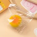 Levendig geel en oranje mochi squishy stressverlichtend speelgoed in transparante zip-verpakking - Sojamelk
