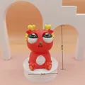 Rode draak stressspeeltje met uitpuilende ogen, compact formaat 8x5cm. - Rood