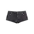 Vista detallada de los shorts vaqueros negros lavados con botones plateados cruzados - XS / Bottoms / Negro