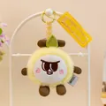 Primer plano de un llavero de peluche de fruta amarilla con una hoja y cara bordada - Aprox 10cm / Estilo Prosperidad (Longan) / Amarillo