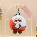 Detalle de un lindo colgante de muñeco de peluche rojo y blanco con una pulsera - Lichi (Racional) / Rojo / Aprox 10cm