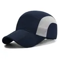 Leichte marineblaue schnelltrocknende Baseballkappe mit atmungsaktiven grauen Mesh-Einsätzen - Marineblau