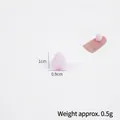 Vista detallada de una fresa rosa en miniatura para manualidades de resina y accesorios DIY - Fresa rosa mediana / 1.1cm / 1 pieza/paquete