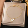 Eleganter goldener Titanstahl-Armband mit weißem Herzanhänger und verstellbarer Kette - Herz Armband mit Weißer Muschel (E2141) / Gold
