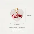 Hartvormige witte acryl hanger met rood Boston borduursel en gouden springring - Harthanger / Hart Rode Letters (Nr. 10)
