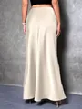 Rückansicht eines eleganten, champagnerfarbenen Satin-Maxirocks mit Meerjungfrau-Schnitt - Gebrochenes Weiß