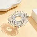 Eleganter Vintage Edelstahlring mit Sonnenstrahl-Design, verstellbar und extravagant - Radiales Sonnenblumenmuster (J03278) / Silber