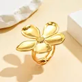 Eleganter Vintage-Blumenring aus vergoldetem Edelstahl mit verstellbarem Design - Großes Fünfblättriges Blumenmuster mit Granuliertem Kern (J03279) / Gold