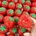 Ρεαλιστικό κόκκινο παιχνίδι squishy φράουλα για ανακούφιση από το στρες με φύλλα - Στυλ Φράουλα Τουβλάκι