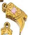 Detailansicht eines goldenen Cowboystiefel-Anhängers aus Edelstahl mit rosa Herz-Inlay - Rosa Herz-Stil / 5 Stück / Gold