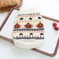 Gemütlicher weißer Strickpullover für Haustiere mit festlichen Halloween-Kürbis-Mustern - XS / Oberteile / Halloween Pullover - Kürbis Fledermaus