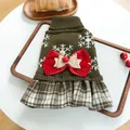 Festliches Weihnachts-Hundekleid mit Schneeflockenmuster und großer roter Schleife - XS Brust 30 Länge 20 / Kleid (Rentier-Karo) / Grün