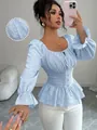 Detalle de la blusa azul claro de estilo francés con lazo al cuello y manga larga - S / Tops / Azul