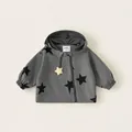 Grauer Windbreaker mit Kapuze und schwarzen Sternen für Kleinkinder und gelbem Stern-Reißverschluss - 80 / Oberteil (QY86150) / Grau