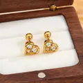 Eleganti orecchini a cuore in acciaio al titanio placcato oro con chiusura a vite - Cuore Strass Oro Coppia