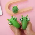 Divertente giocattolo antistress a forma di drago verde con occhi pop in silicone - Bruco che Strizza gli Occhi / 7cm Size / Verde