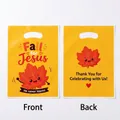 Voor- en achteraanzicht van plastic cadeauzakjes met esdoornblad voor herfstfeest. - Grafische Afdruk / 10 Stuks/Verpakking (18*25cm)