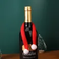 Mini-Weihnachtsschal in Rot mit weißen Pompons für festliche Weinflaschendekoration - Roter Mini-Dekoschal