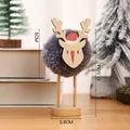 Kreatives Rentier-Weihnachtsornament aus Holz mit grauer Wollkugel, Gesamthöhe 11,5 cm - Elch-/Rentier-Deko / Grau
