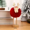 Kreative Weihnachtsrentier Tischdeko mit rotem Wollknäuel und Holzsockel Details - Elch-/Rentier-Deko / Rot