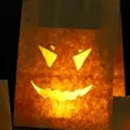 Leuchtende Halloween-Papiertüte mit Kürbisgesicht für Süßes oder Saures Geschenke. - Stil C