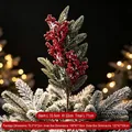 Ramo di bacche rosse artificiali per decorazione albero di Natale con aghi di pino innevati - modello 2