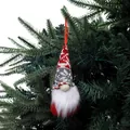 Charmante décoration de Noël à suspendre en forme de gnome tricoté avec chapeau rouge et blanc - Géométrique Rouge Blanc Gris