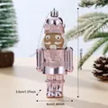 Élégant soldat casse-noisette rose brillant pour sapin de Noël avec détails pailletés - Rose