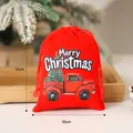 Festlicher roter Samt-Weihnachtsbeutel mit Oldtimer-LKW-Aufdruck in der Größe 10x12cm - 10x12cm / Auto mit Weihnachtsbaum