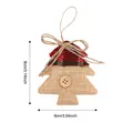 Handgefertigter Weihnachtsbaum-Jute-Anhänger mit Karo-Stoff und Holzknopf, Größe 9 cm x 8 cm - Weihnachtsbaum