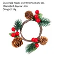 Portatovaglioli natalizio con bacche rosse, aghi di pino e pigne, diametro di 11 cm - Anello con Pigna / Diametro circa 11cm